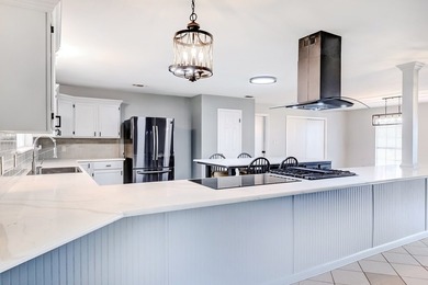 Prime lakefront retreat on Sam Rayburn offering over 2 acres and - photo 7