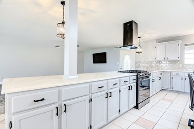 Prime lakefront retreat on Sam Rayburn offering over 2 acres and - photo 10