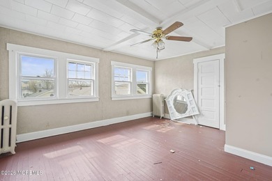 3 bedroom/2 bath home on a 30 x 100 lot in desirable Lake Como - photo 12