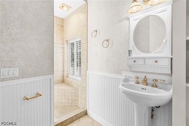 Welcome to paradise in the highly sought-after Alden Pines - photo 22