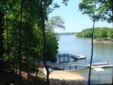 Lake Wylie Lot Sale Pending in Charlotte North Carolina