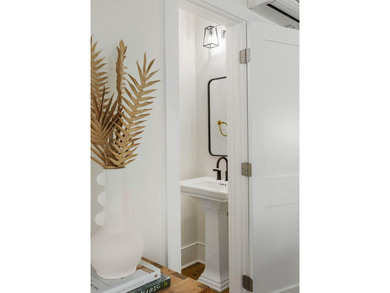 Welcome to 18 Iron Forge Alley, a beautifully designed luxury - photo 8