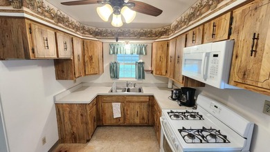 LAKEFRONT in downtown Hobart! This adorable classic brick home - photo 11
