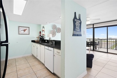 Welcome to your light, bright coastal escape on the shores of - photo 12