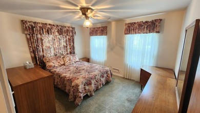 LAKEFRONT in downtown Hobart! This adorable classic brick home - photo 14