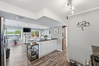 Completely renovated and move-in ready, this charming 2-bedroom - photo 14