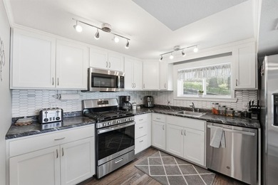 Completely renovated and move-in ready, this charming 2-bedroom - photo 15