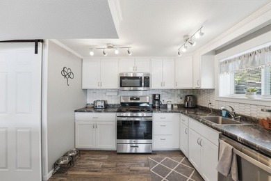 Completely renovated and move-in ready, this charming 2-bedroom - photo 17