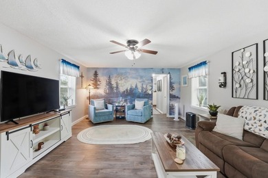 Completely renovated and move-in ready, this charming 2-bedroom - photo 25