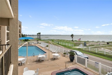 Welcome to your light, bright coastal escape on the shores of - photo 26