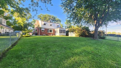 LAKEFRONT in downtown Hobart! This adorable classic brick home - photo 31