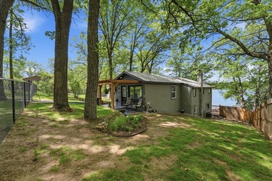Completely renovated and move-in ready, this charming 2-bedroom - photo 33