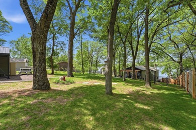 Completely renovated and move-in ready, this charming 2-bedroom - photo 39