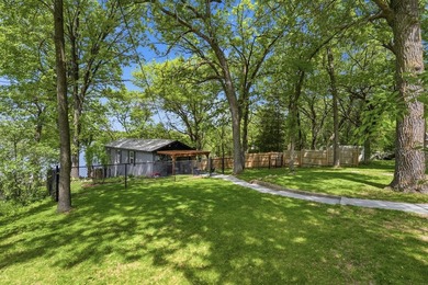 Completely renovated and move-in ready, this charming 2-bedroom - photo 40