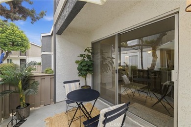 Beautifully updated ground-level condo in a highly desirable - photo 2