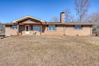 Charming Brick Ranch on 2.4 Acres with Mountain, pasture and - photo 2