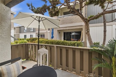 Beautifully updated ground-level condo in a highly desirable - photo 3