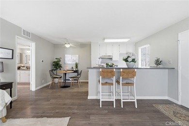 Beautifully updated ground-level condo in a highly desirable - photo 5