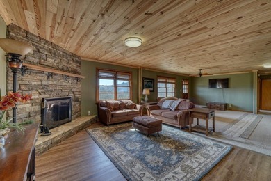 Charming Brick Ranch on 2.4 Acres with Mountain, pasture and - photo 6