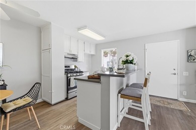 Beautifully updated ground-level condo in a highly desirable - photo 9