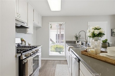 Beautifully updated ground-level condo in a highly desirable - photo 10