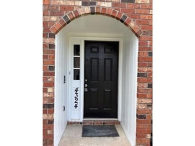 Beautiful home! Completely renovated! Freshly painted, smooth - photo 2