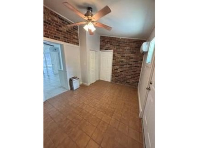 Beautiful home! Completely renovated! Freshly painted, smooth - photo 4