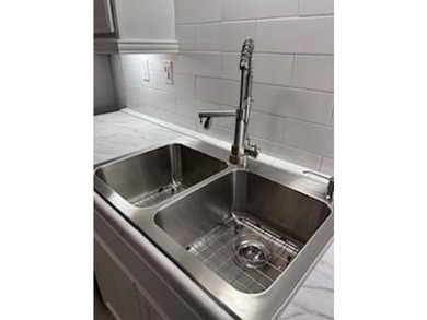 Beautiful home! Completely renovated! Freshly painted, smooth - photo 6