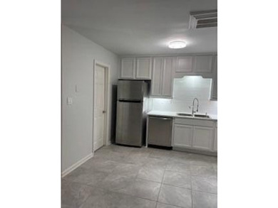 Beautiful home! Completely renovated! Freshly painted, smooth - photo 7