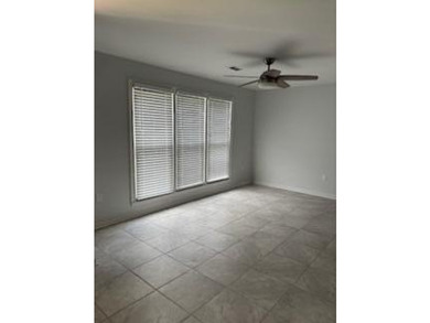 Beautiful home! Completely renovated! Freshly painted, smooth - photo 8