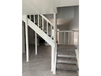 Beautiful home! Completely renovated! Freshly painted, smooth - photo 9