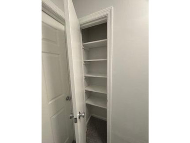 Beautiful home! Completely renovated! Freshly painted, smooth - photo 10