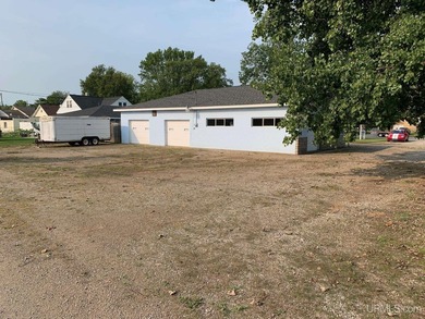 Excellent investment or owner-occupant opportunity on busy 10th - photo 3