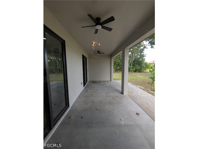 Move in ready! Beautiful new custom upgraded open floor plan - photo 11