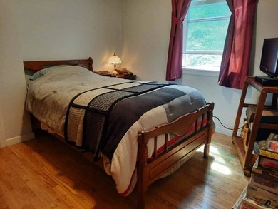 C. 2005 4 BEDROOM/2 BATH RIVERSIDE CONTEMPORARY W/ONE-CAR GARAGE - photo 13