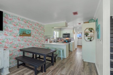 Welcome to ''The Salty Flamingo''! Waterfront living meets - photo 14