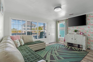 Welcome to ''The Salty Flamingo''! Waterfront living meets - photo 18