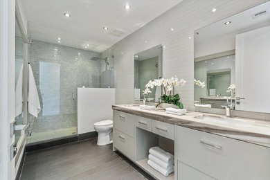 Classic Fort Lauderdale meets modern luxury in this beautifully - photo 9