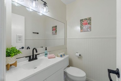 Welcome to ''The Salty Flamingo''! Waterfront living meets - photo 21