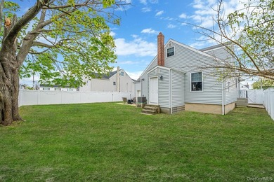 Welcome to 253 E Riviera Drive a charming expanded Cape-style - photo 22