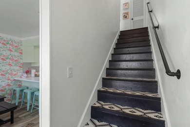 Welcome to ''The Salty Flamingo''! Waterfront living meets - photo 25