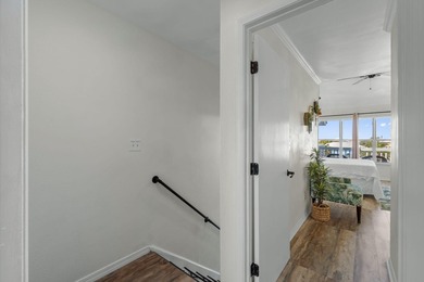 Welcome to ''The Salty Flamingo''! Waterfront living meets - photo 26