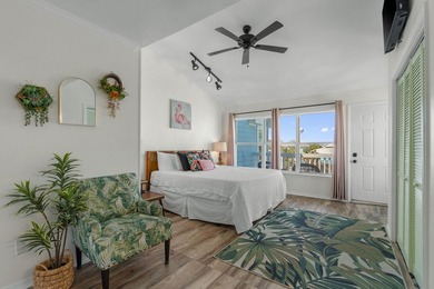 Welcome to ''The Salty Flamingo''! Waterfront living meets - photo 27