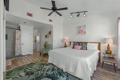 Welcome to ''The Salty Flamingo''! Waterfront living meets - photo 28