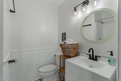 Welcome to ''The Salty Flamingo''! Waterfront living meets - photo 35
