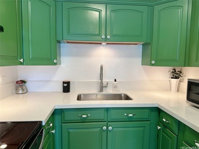 Beautiful and versatile 2-bedroom, 1.5-bath corner unit with a - photo 5
