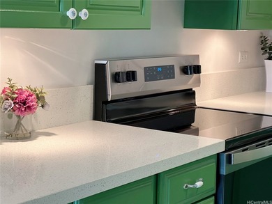 Beautiful and versatile 2-bedroom, 1.5-bath corner unit with a - photo 7