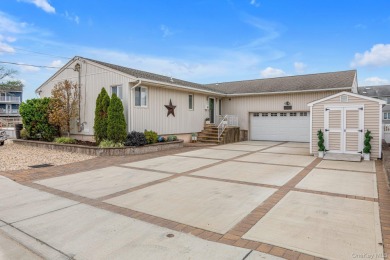 (private lake, pond, coastal) Home Sale Pending in Baldwin Harbor New York