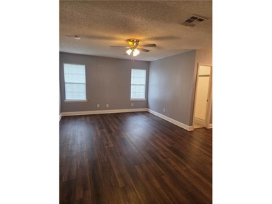 Welcome to this beautifully maintained 3-bedroom, 2.5 bath home - photo 12