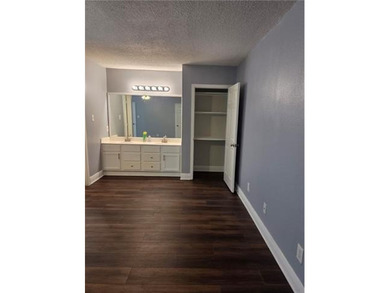 Welcome to this beautifully maintained 3-bedroom, 2.5 bath home - photo 13